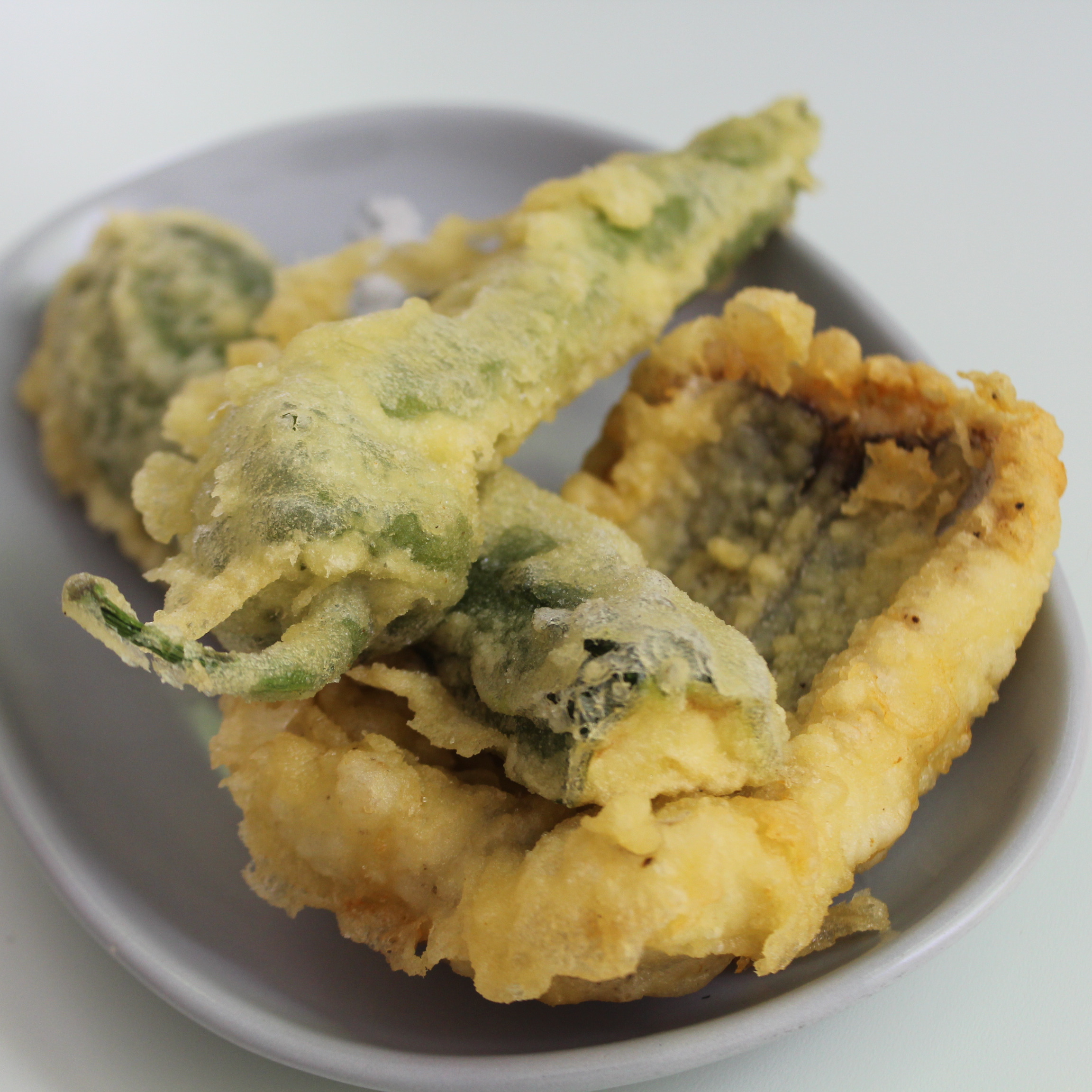 - 7月の旬菜 -<br />
鱧と夏野菜の天ぷら
