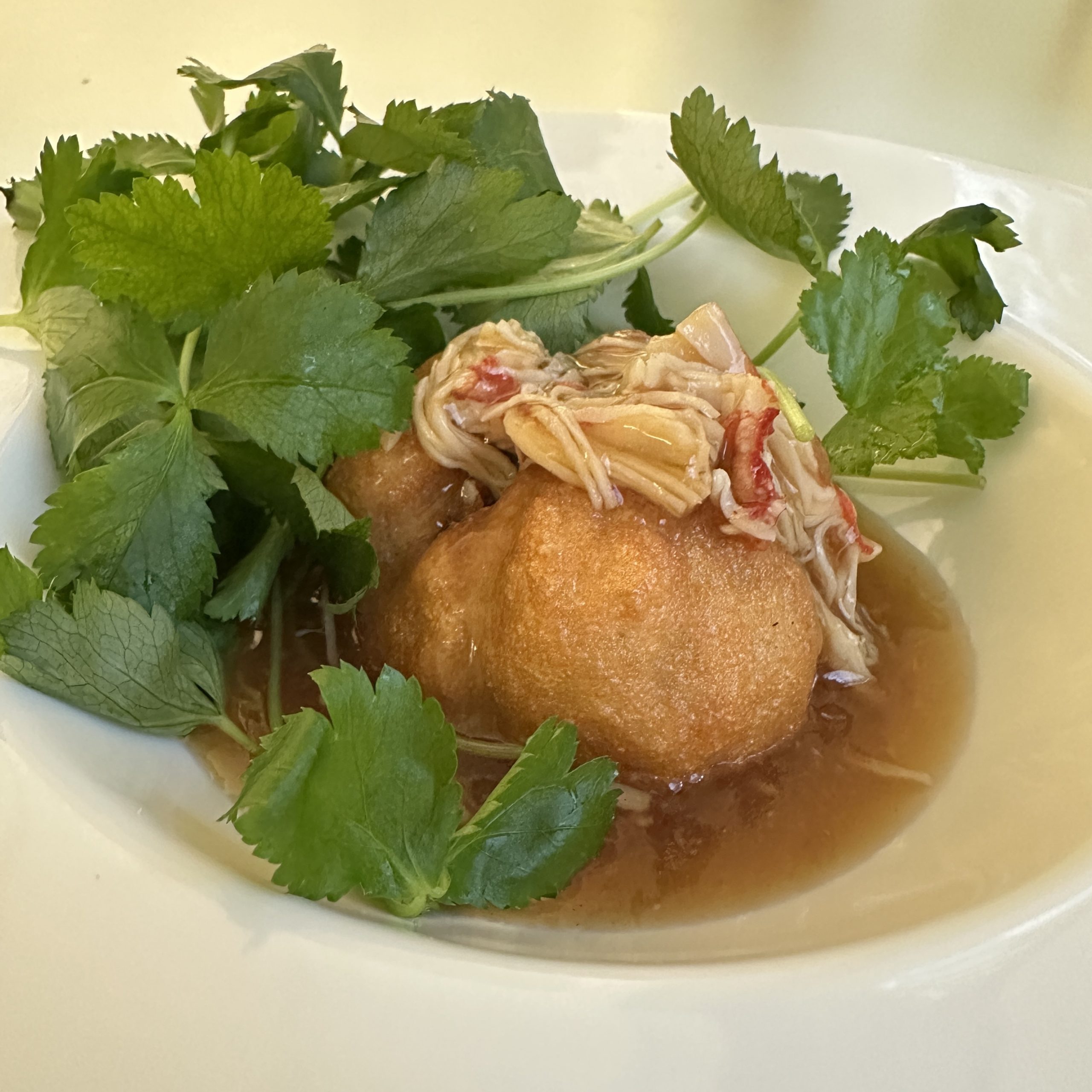 - 1月の旬菜 -<br />
蓮根饅頭カニ餡掛け たっぶり三ツ葉