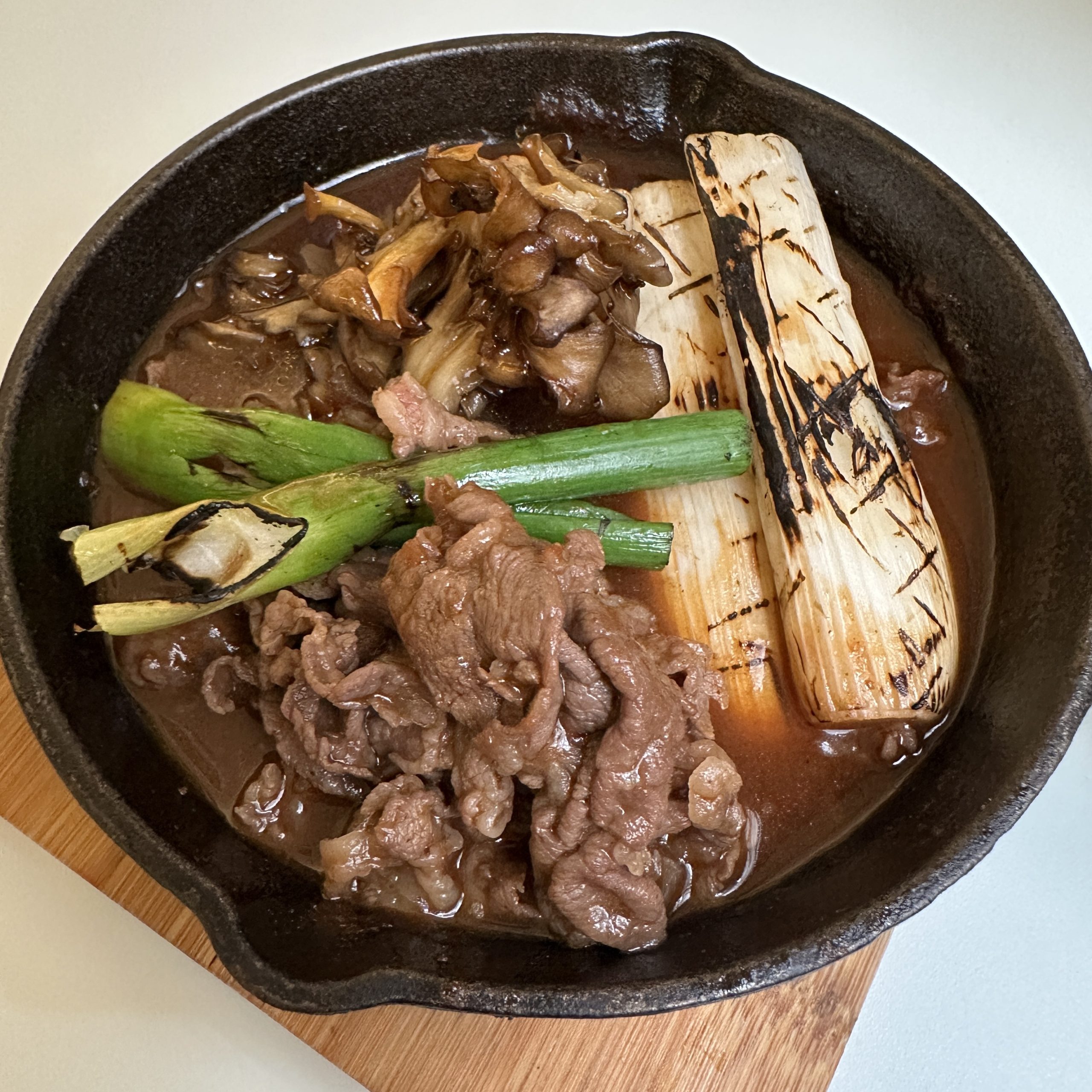 - 1月の旬菜 -<br />
国産牛と下仁田ネギのすき焼き風