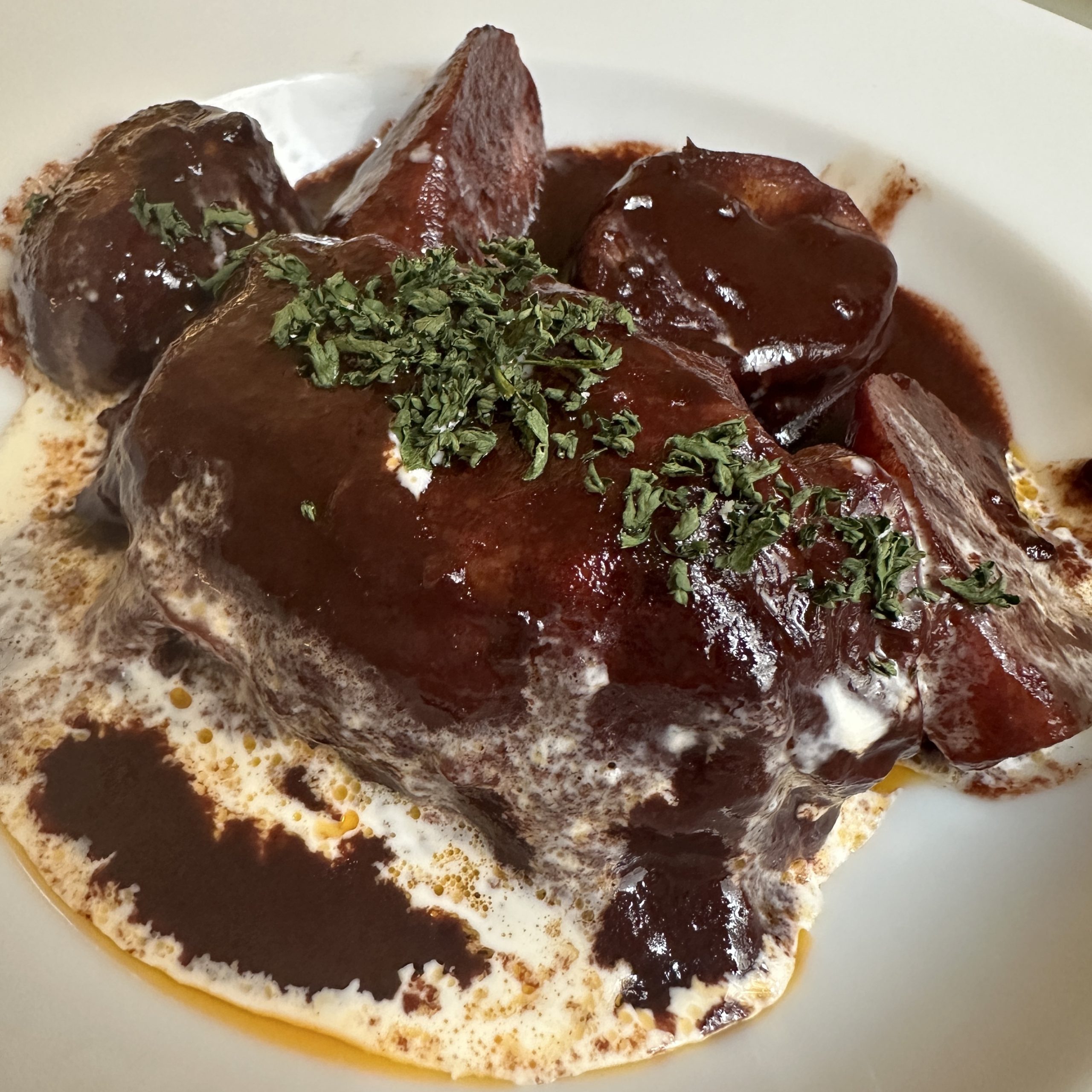 - 3月の旬菜 -<br />
合挽き肉のロールキャベツ赤ワイン煮込み