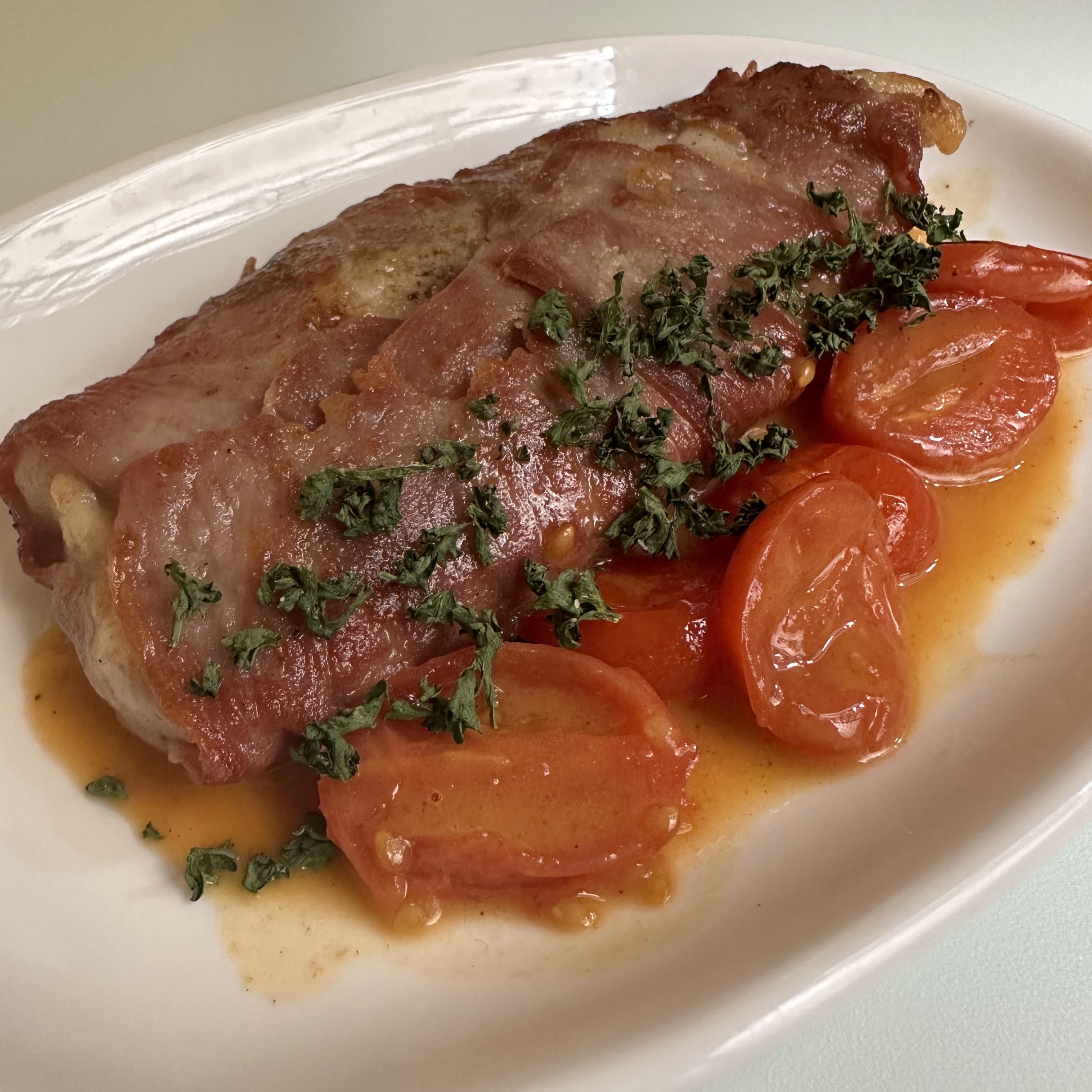 - 3月の旬菜 -<br />
豚ロース肉の生ハム包み焼きバシル風味