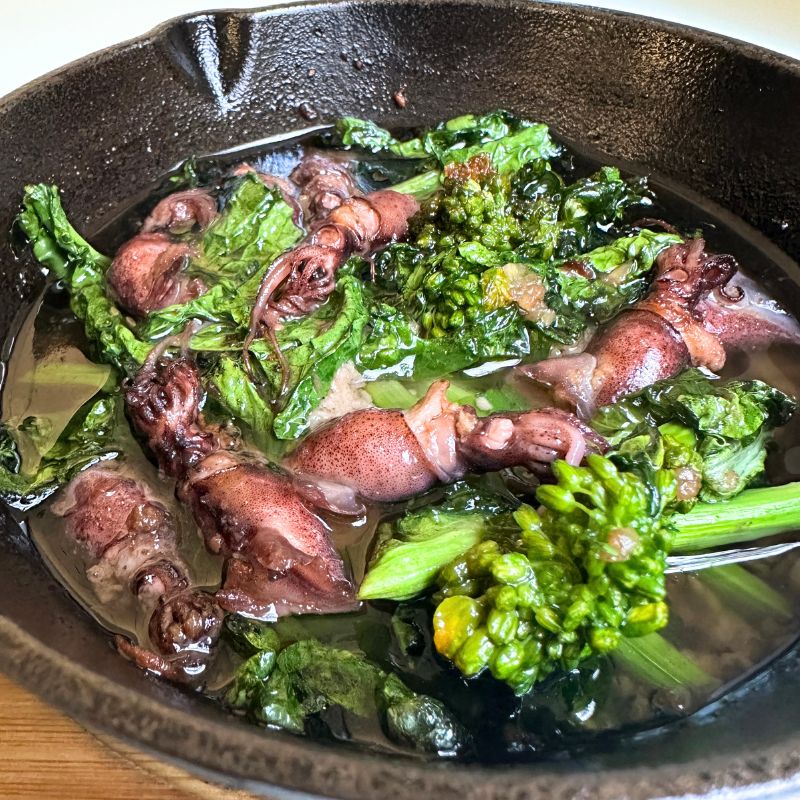 - 4月の旬菜 -<br />
ホタルイカと春野菜のアヒージョ