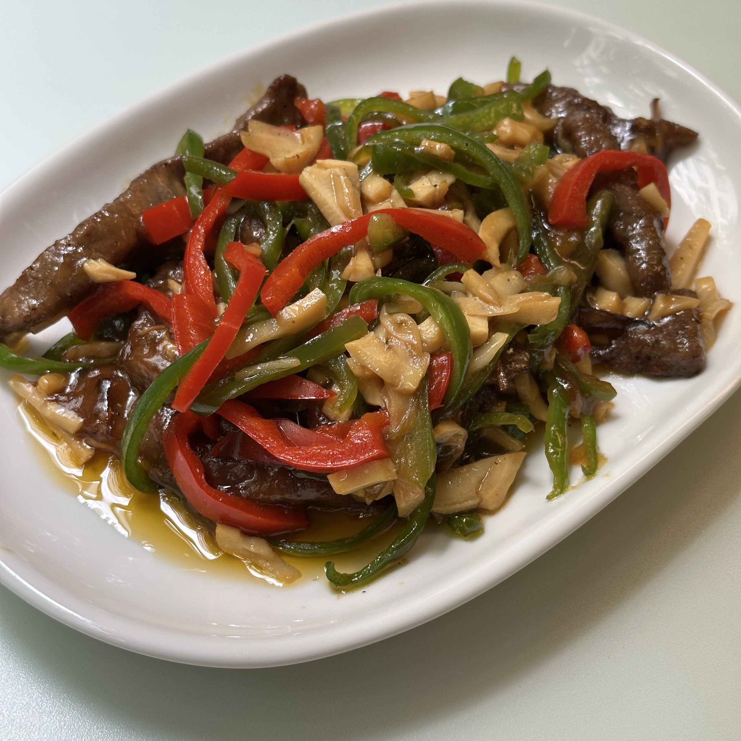 - 5月の旬菜 -<br />
青椒肉絲