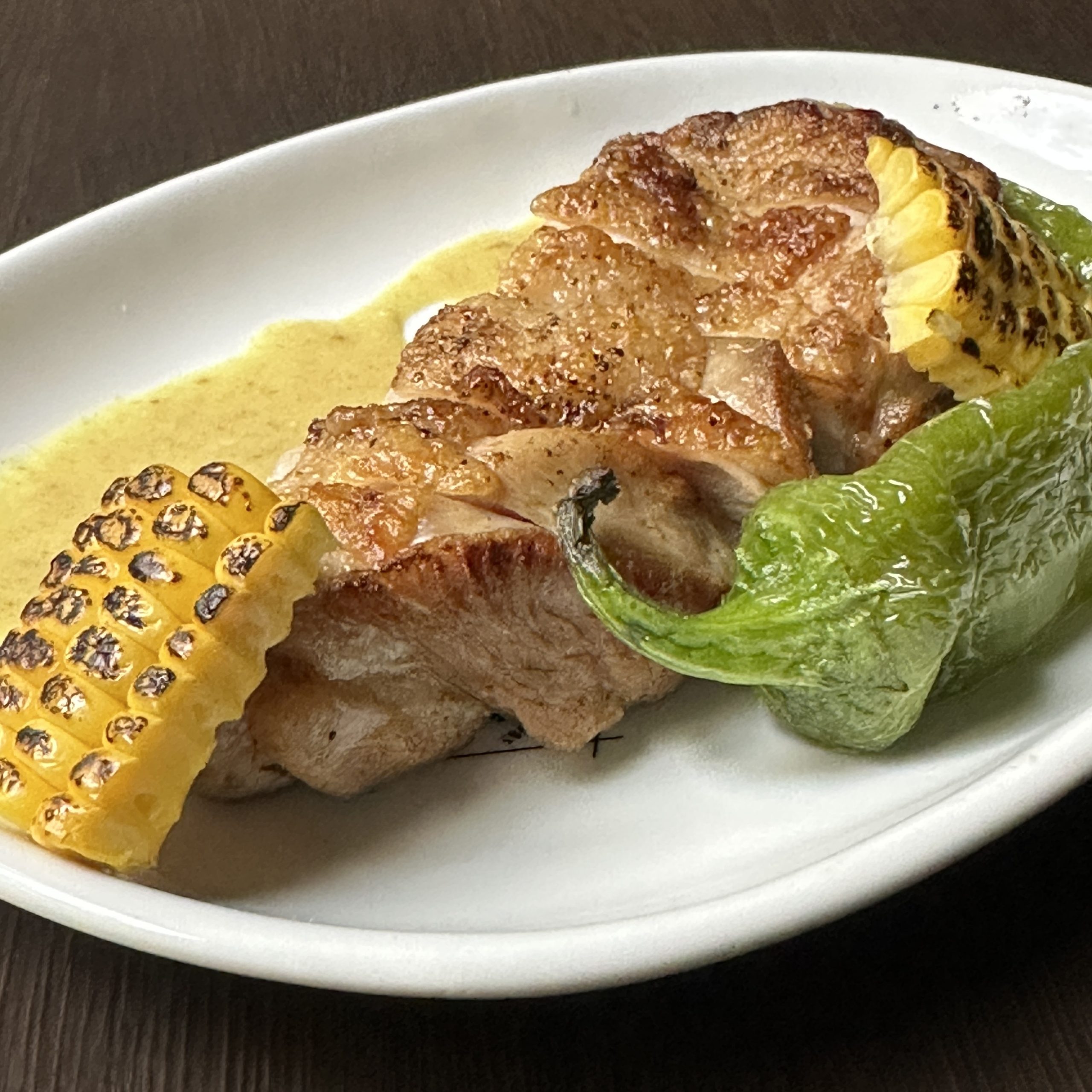 - 8月の旬菜 -<br />
鶏もも肉のロースト ココナッツカレーソース