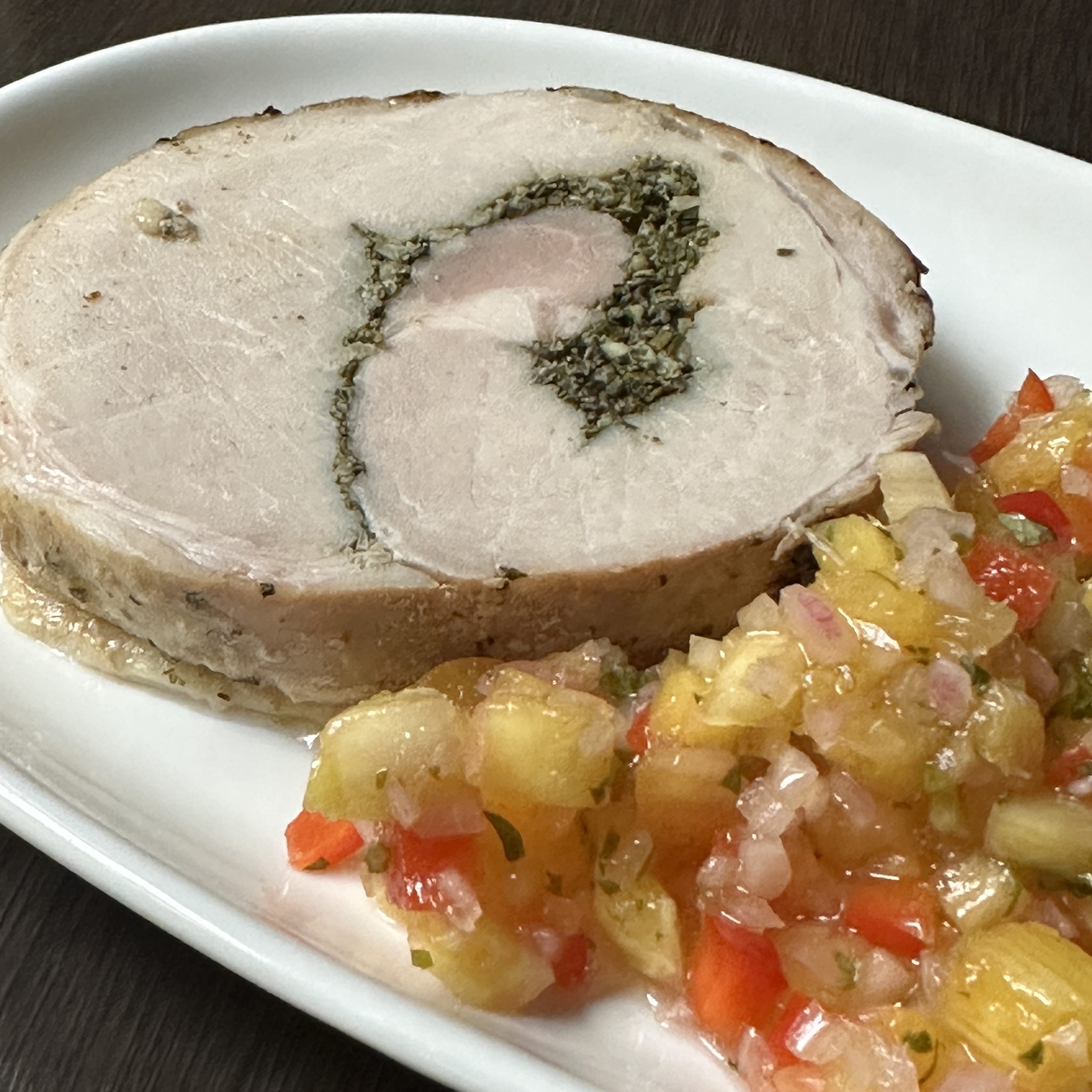 - 8月の旬菜 -<br />
豚肩ロース肉のポルケッタ パイナップルサルサ