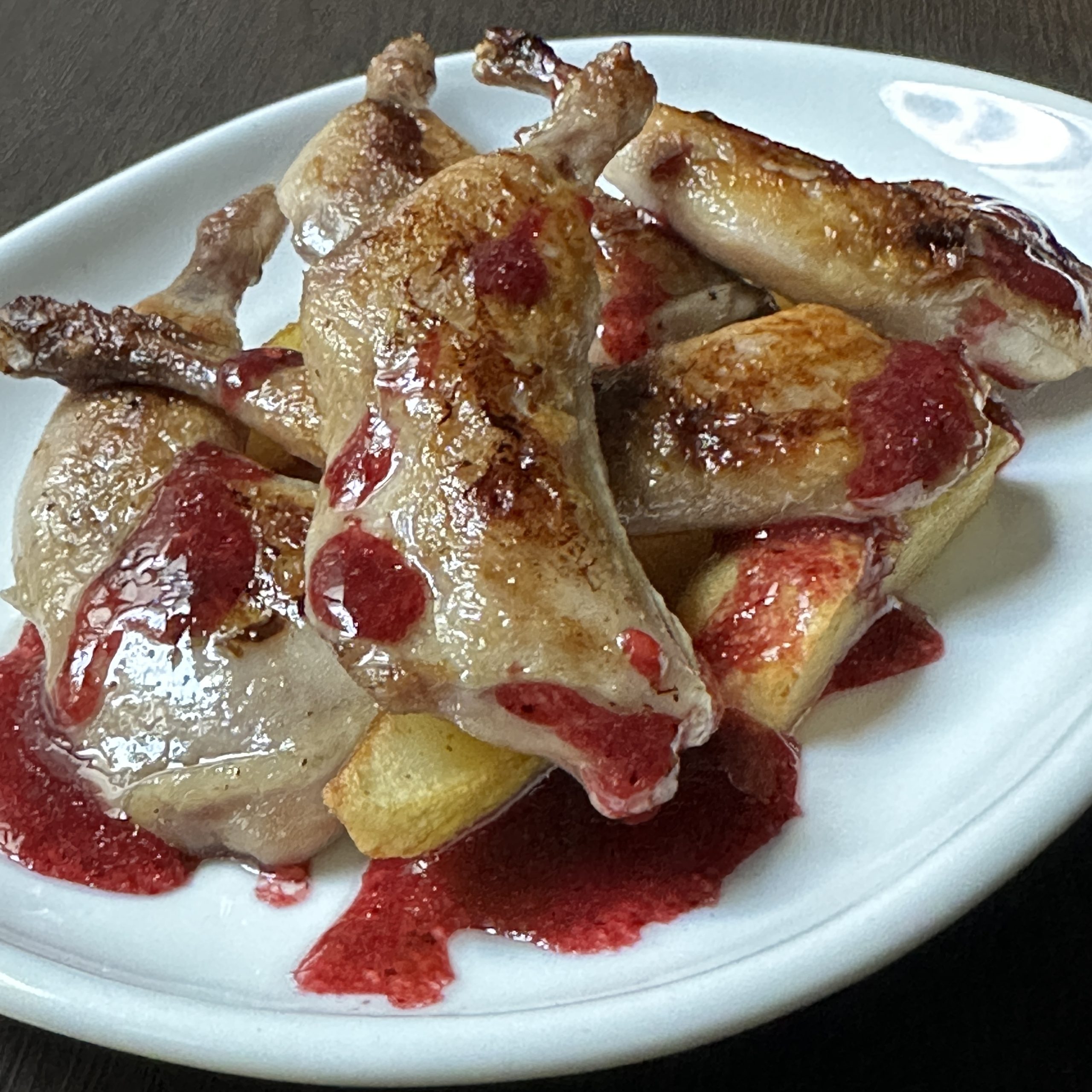 - 8月の旬菜 -<br />
鶉もも肉のコンフィー ベリービネグレット