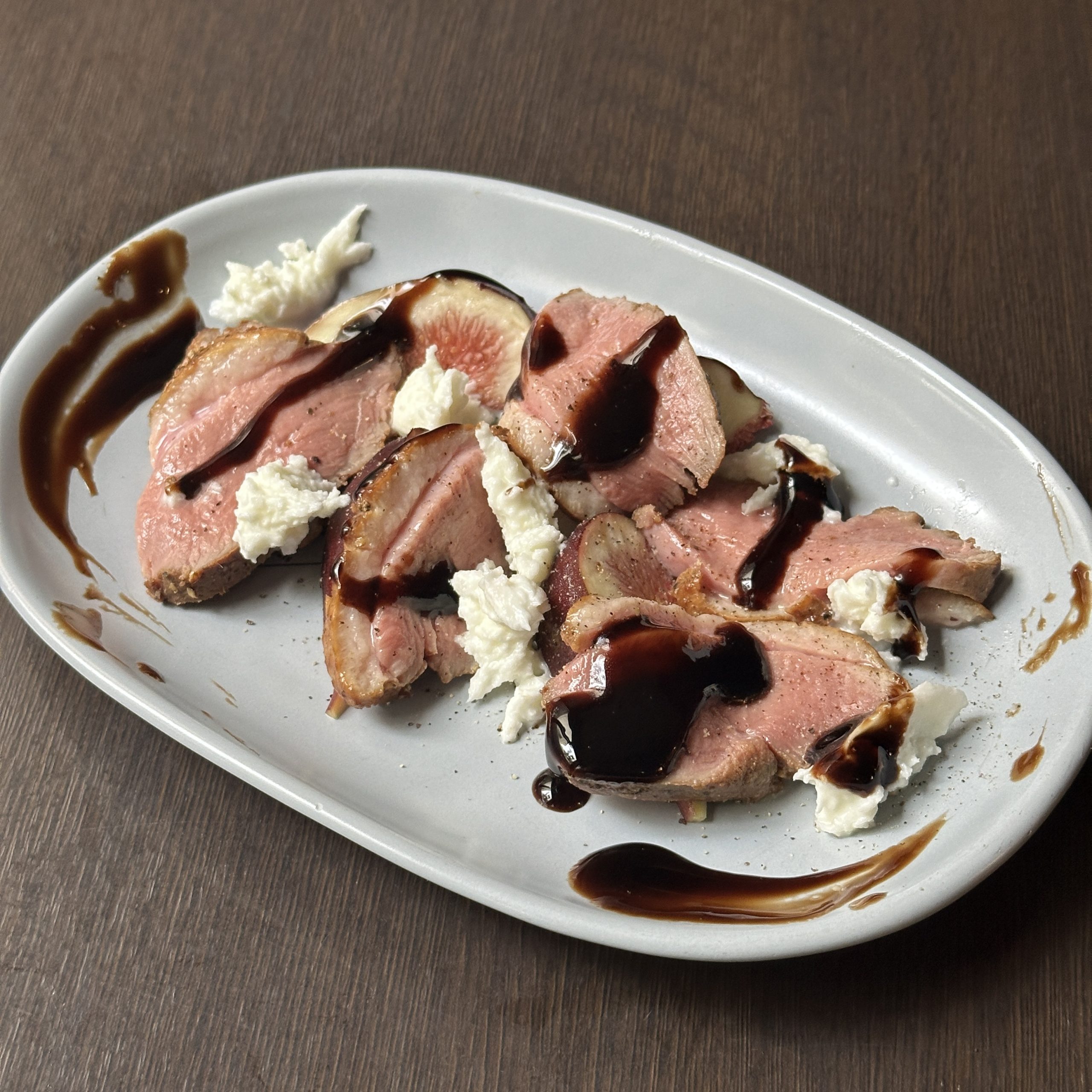 - 9月の旬菜 -<br />
鴨肉スモークと無花果、リコッタチーズのサラダバルサミコソース